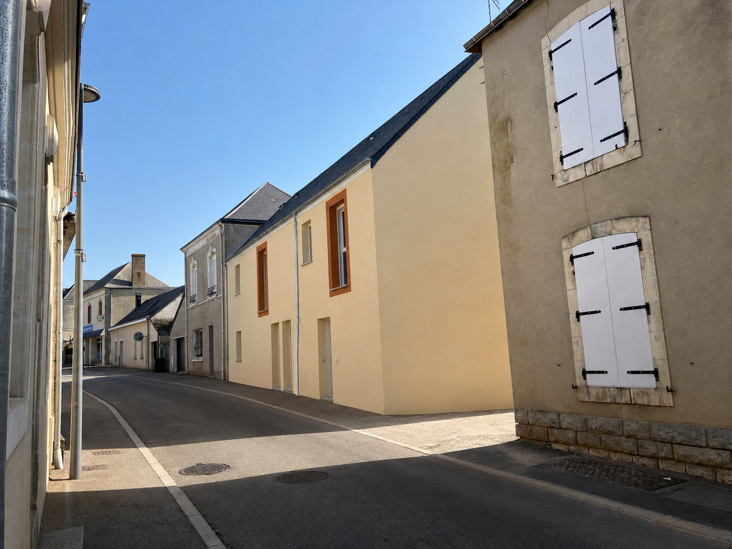 72_Roezé sur Sarthe_Rue de la Mairie.jpg